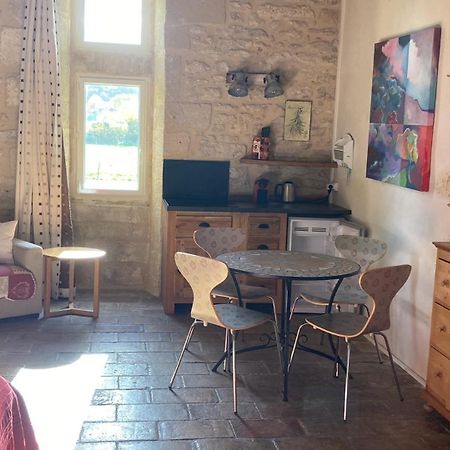 Mas De La Rivoire B&B Villevieille Buitenkant foto
