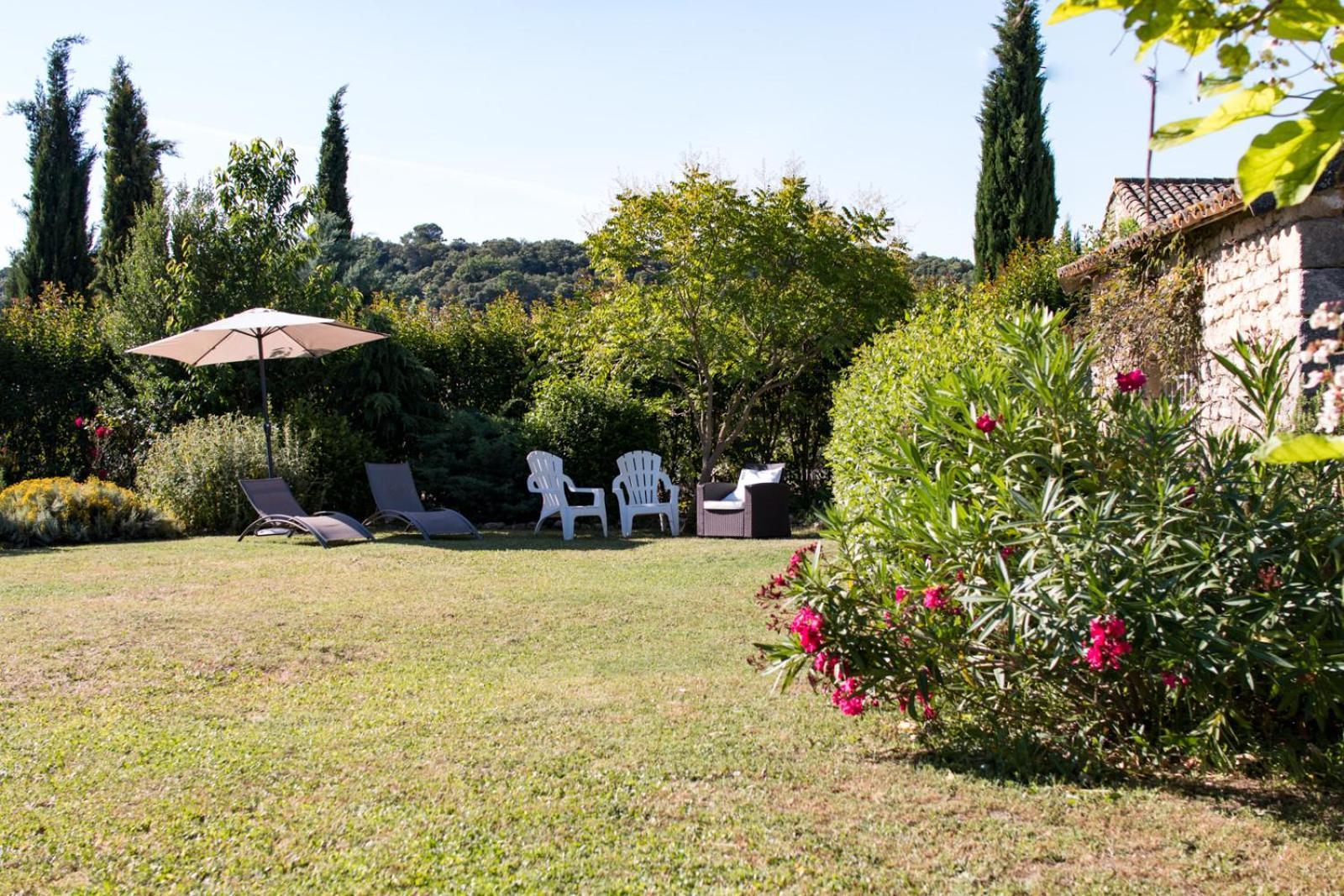 Mas De La Rivoire B&B Villevieille Buitenkant foto