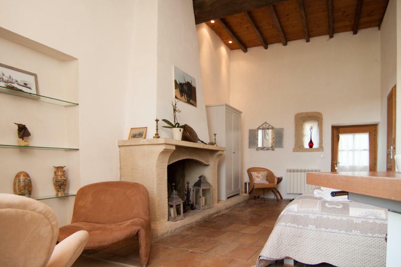 Mas De La Rivoire B&B Villevieille Buitenkant foto